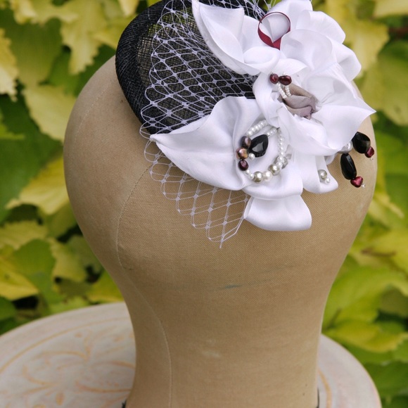 Vintage inspired fascinator with handmade flowers - Picture 8 of 8